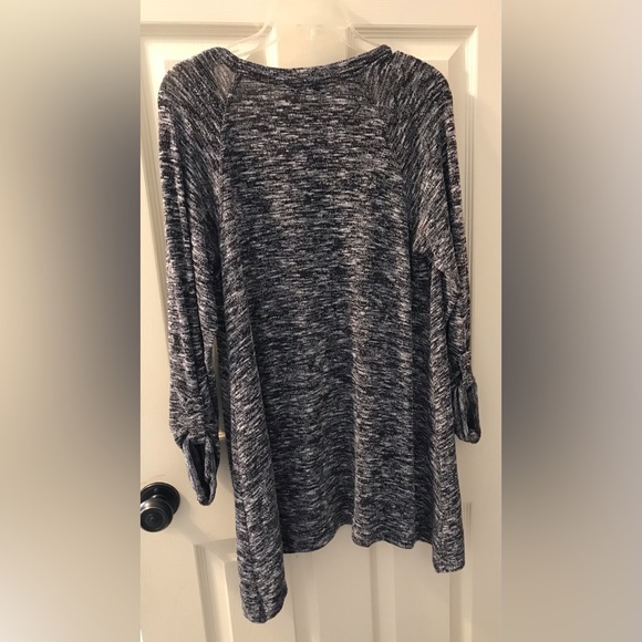 EUC Max edition black/white sweater - Picture 5 of 5